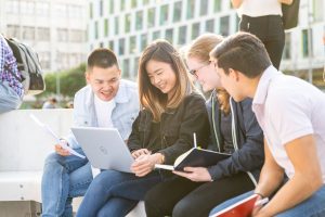 Group of UTS students talking