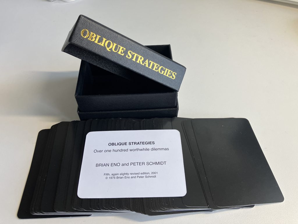 Oblique strategies card box